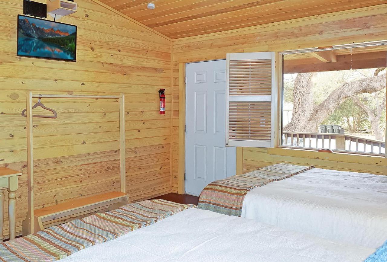 Wimberley Log Cabins Resort And Suites- Unit 8 エクステリア 写真